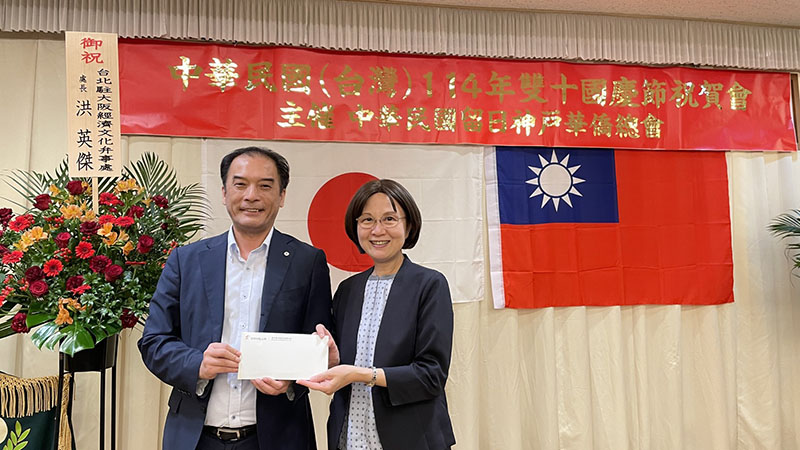 星宇航空機票中獎者紀念照片