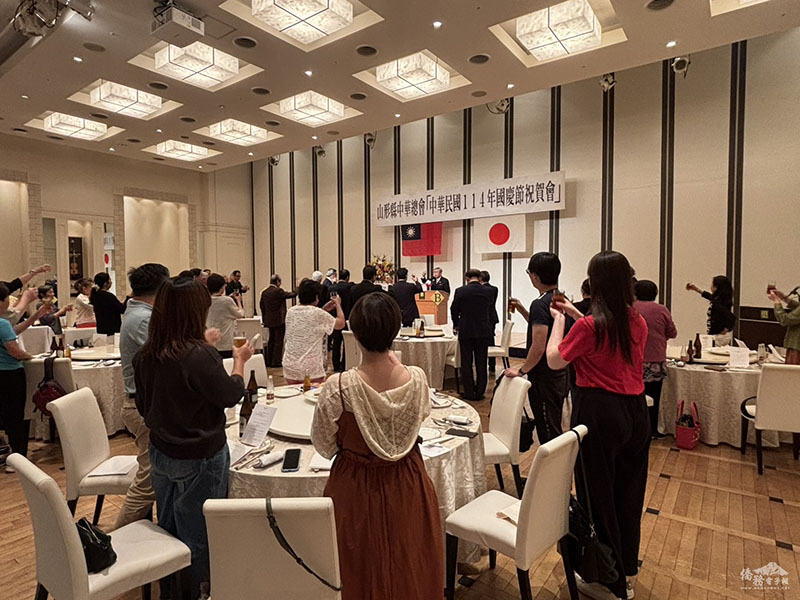 參與嘉賓一齊舉杯