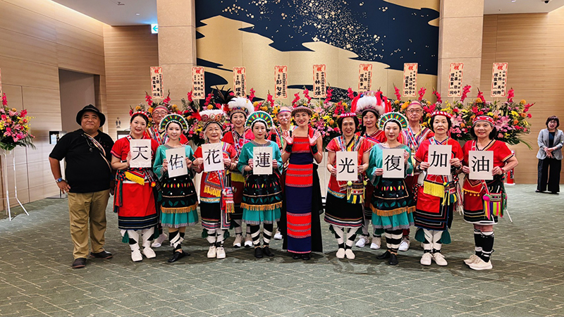 若林藝術舞蹈團及文化中心團員及若林美津枝講師(右5)