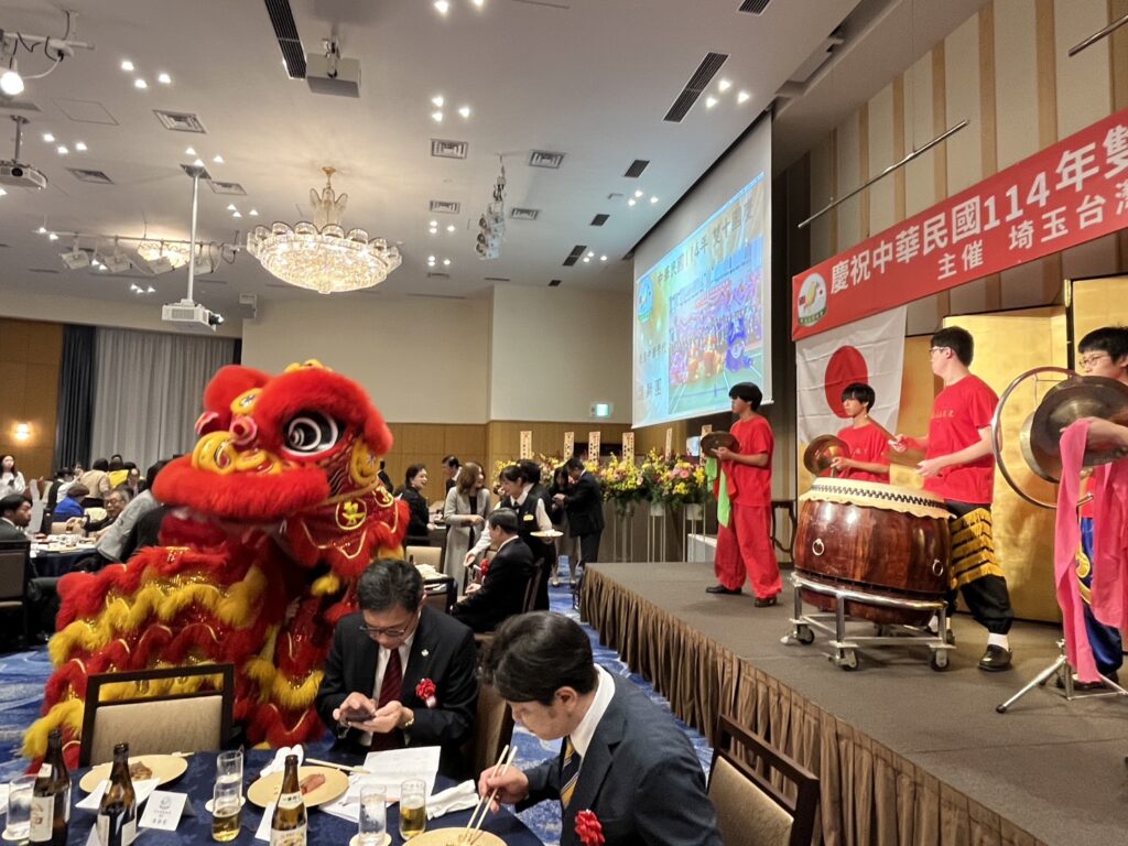 東京中華學校舞獅和歌舞表演