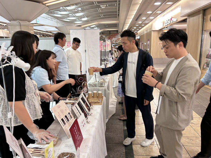 現場有正宗的台灣珍珠奶茶和滷肉飯便當