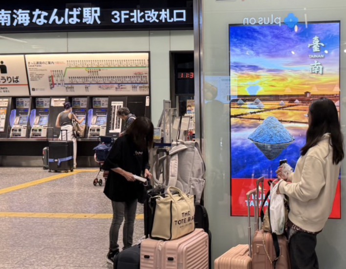 難波車站柱體廣告出現台台南形象廣告