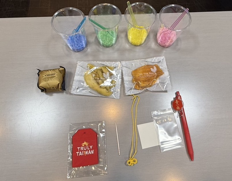 參加御守DIY體驗教室者可獲贈台南特產鳳梨酥和芒果乾