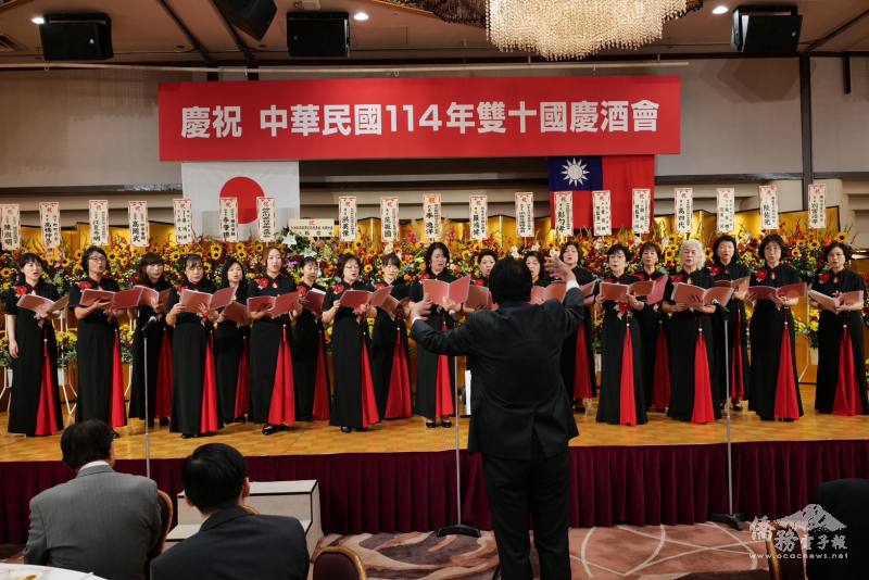 橫濱華韻合唱團演出