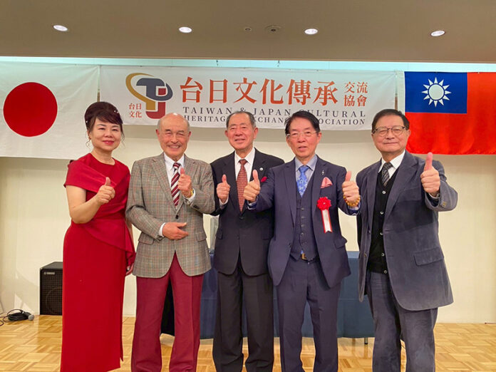 台日文化伝承交流協會忘年會現場貴賓合影。 台日文化伝承交流協會忘年會現場貴賓合影。
