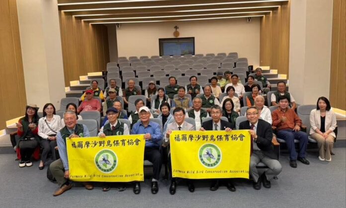 日本北海道鶴居村與福爾摩沙野鳥保育協會於新竹簽署合作備忘錄（圖\福爾摩沙野鳥保育協會提供）