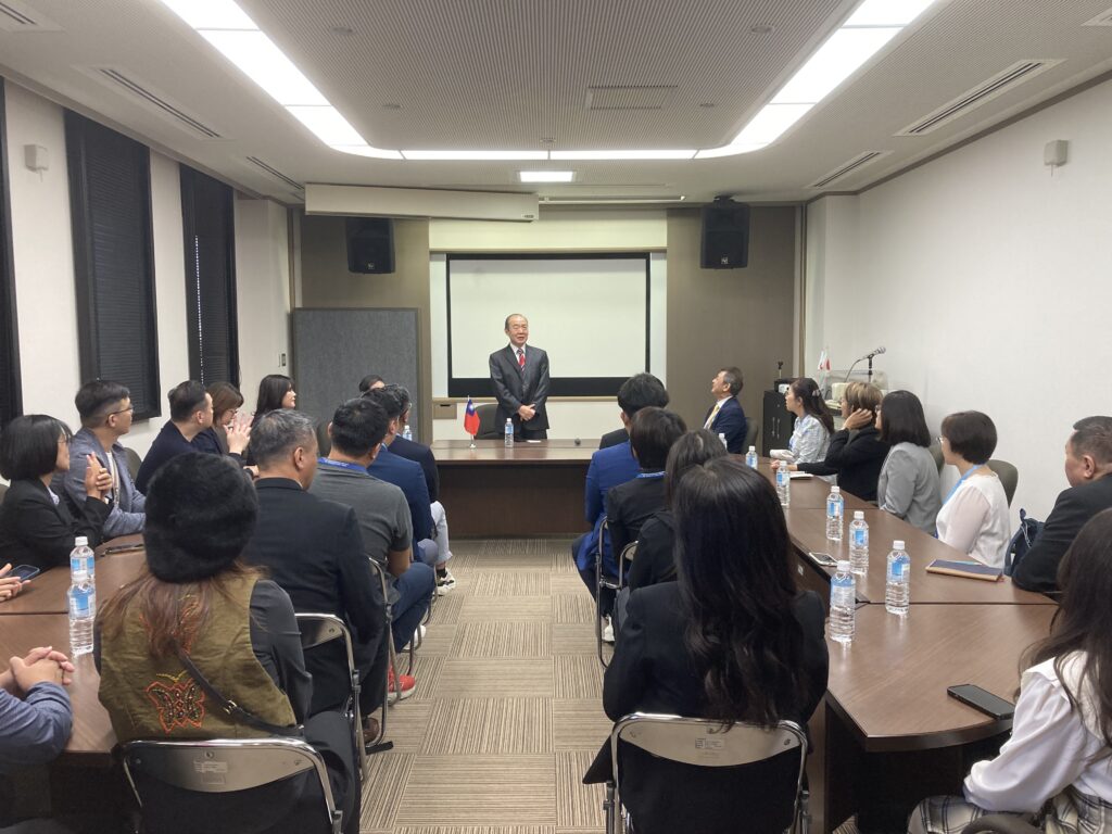 陳總領事與同學們分享自己的駐外工作經驗及心得