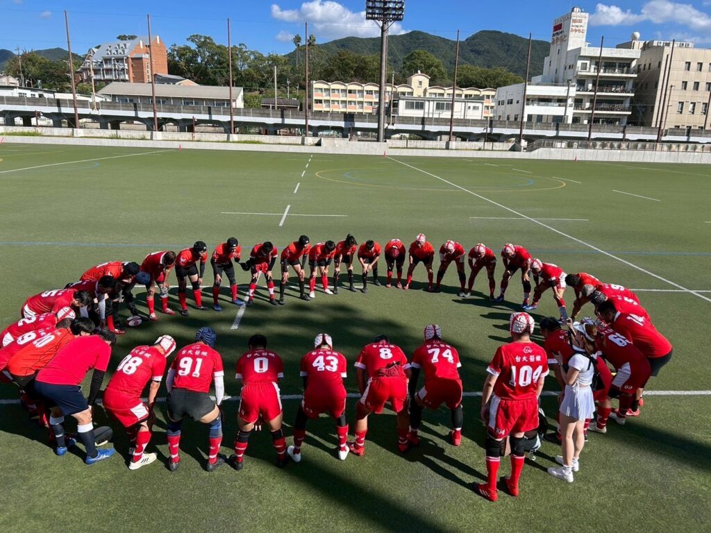 台大醫橄隊賽前聚圈集結士氣