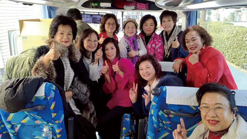 前排左起:鄭美滿副總會長、尹世玲指導會長、吉田姿伶副會長、許家虹會長、陳麗香準會長、洪湘淇理事; 後排左起:徐孟榆副總會長、俞秀霞總監事長、蕭悧悧會長、林淑敏總會長