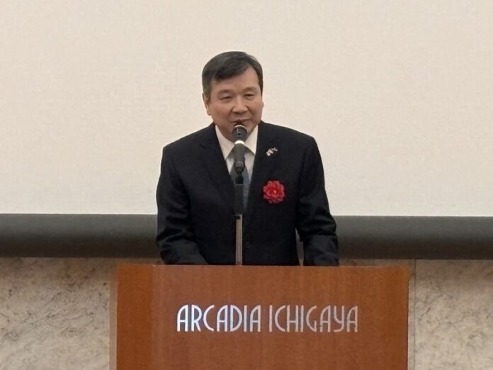 日本李登輝之友會21日舉辦年度忘年會,駐日代表李逸洋出席致詞指出,日本首相高市早苗「存亡危機事態」的相關發言,引發中國單方面升高區域緊張、反覆採取挑釁行動。他強調,在印度太平洋地區,中國已成為當前最大的和平破壞者。(圖/中央社) 日本李登輝之友會21日舉辦年度忘年會,駐日代表李逸洋出席致詞指出,日本首相高市早苗「存亡危機事態」的相關發言,引發中國單方面升高區域緊張、反覆採取挑釁行動。他強調,在印度太平洋地區,中國已成為當前最大的和平破壞者。(圖/中央社)