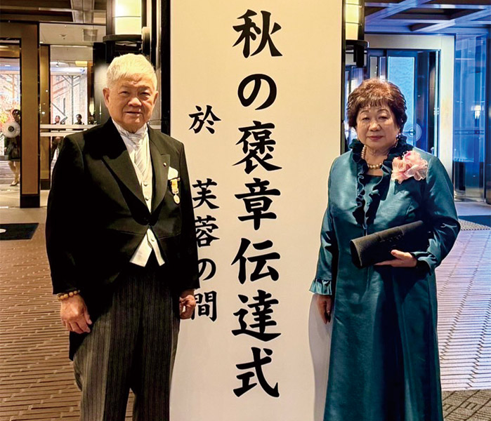 黃村寶夫婦參加在東京新大谷飯店舉行的頒獎儀式