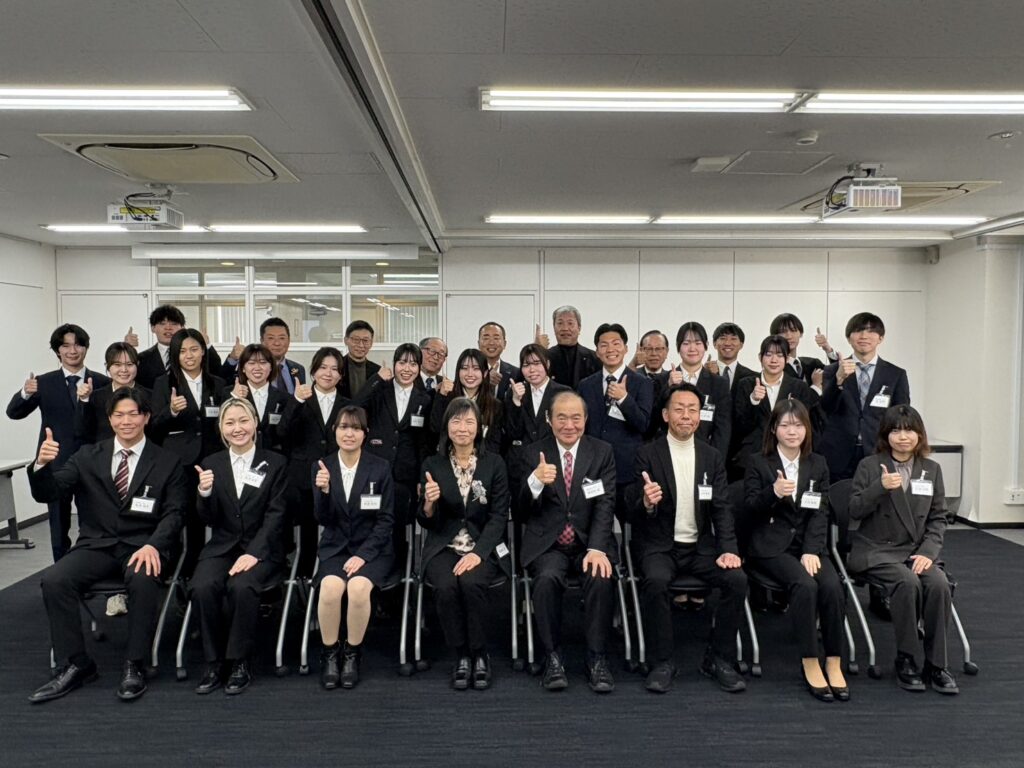 福岡辦事處陳銘俊處長向福岡縣內獲得獎學金之30位大學生以「無悔的人生」為題進行演講