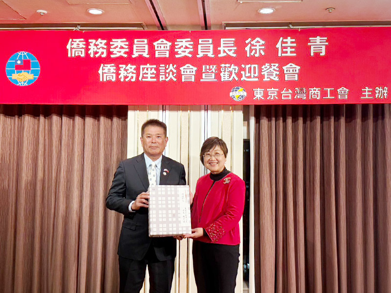 徐文宗會長(左)，徐佳菁委員長(右)