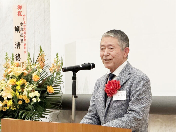 行政院政務顧問、前日本自衛隊統合幕僚長岩崎茂25日出席在日台僑團體「全日本台灣連合會」新年會時直言,2019年底COVID-19疫情剛爆發之際,日本政府對情勢幾乎一無所知,反而是台灣率先掌握異狀,並主動向日本提供多項關鍵資訊。(圖:駐日代表處提供) 行政院政務顧問、前日本自衛隊統合幕僚長岩崎茂25日出席在日台僑團體「全日本台灣連合會」新年會時直言,2019年底COVID-19疫情剛爆發之際,日本政府對情勢幾乎一無所知,反而是台灣率先掌握異狀,並主動向日本提供多項關鍵資訊。(圖:駐日代表處提供)