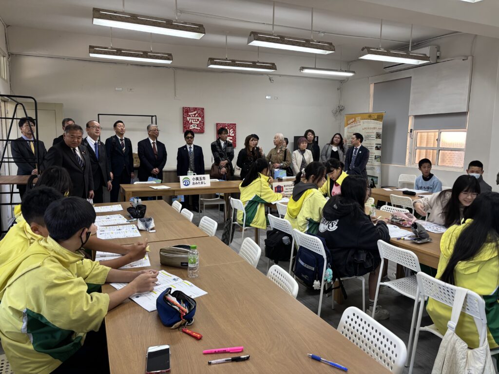 小美玉市及淡水國中過去進行了許多次交流活動，本此藉著締結式也參觀了淡水國中校舍及今年即將參訪小美玉市的學生的研修課程