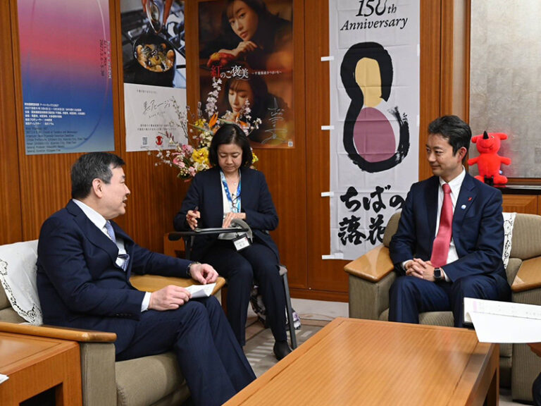 李代表が熊谷県知事を表敬訪問、地方交流規模拡大で合意（日本語·中文）