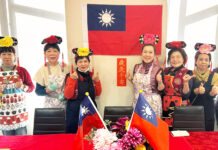 右三：宮永利智會長/右二：福田玉華老師/左三：陳美玲老師