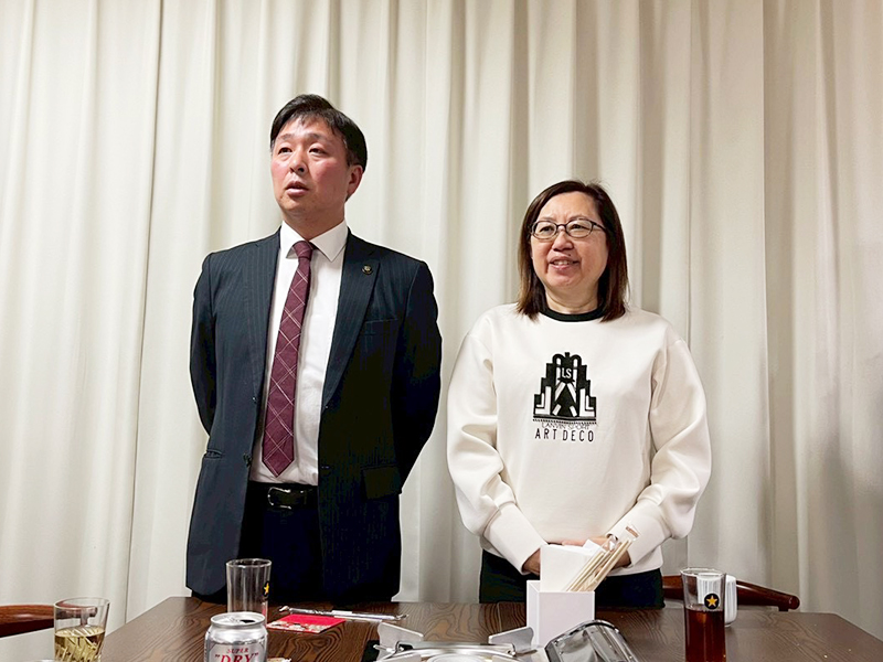 左:豊前市長西元健 / 右:台湾新聞社社主錢妙玲