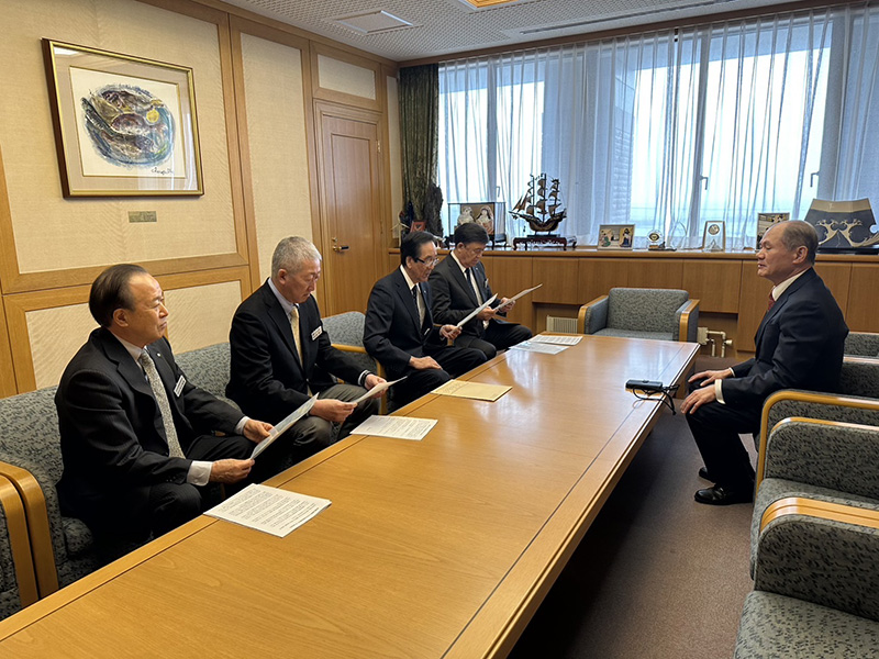 締約後拜會町長、議長致謝，副町長、教育長在座