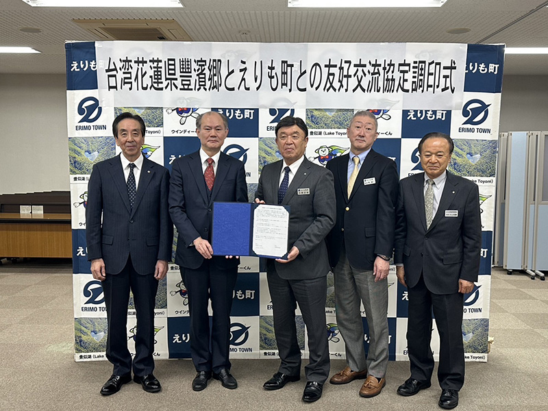 台日首長簽約後合影