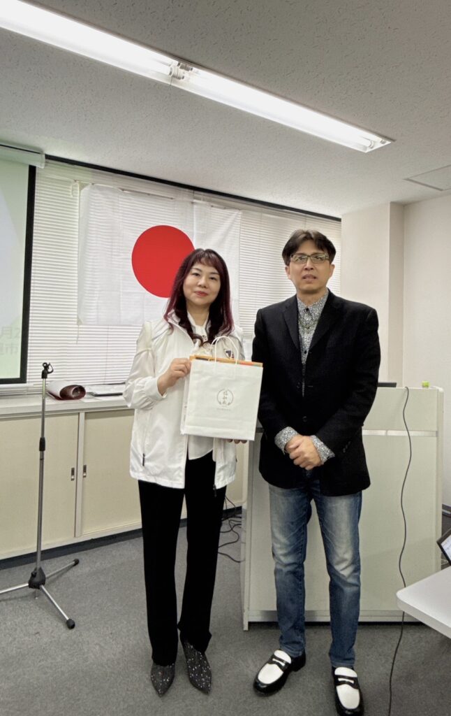 台日文化傳承交流協會會長正田千媛(左)、陳韋成先生(右)