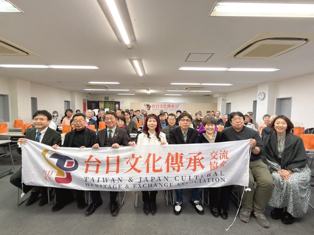 中山明峰氏（左1）、小川英郎会長（左2）、名古屋市議会議員・藤田和秀氏（左3）、正田千媛会長（左4）、澤田康之氏（右2）、菅宮勝太郎の令孫・満井紀子氏（右3）、陳韋成氏（右4）