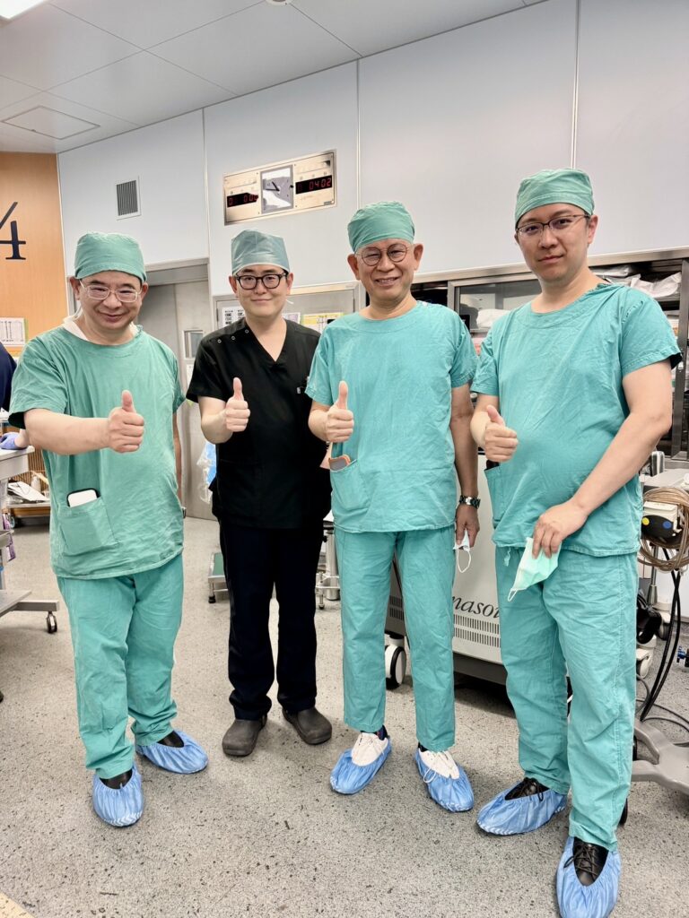 許兆畲部長(左一)、小路直教授(左二)、歐宴泉院長(右二)、林益聖主任(右一)