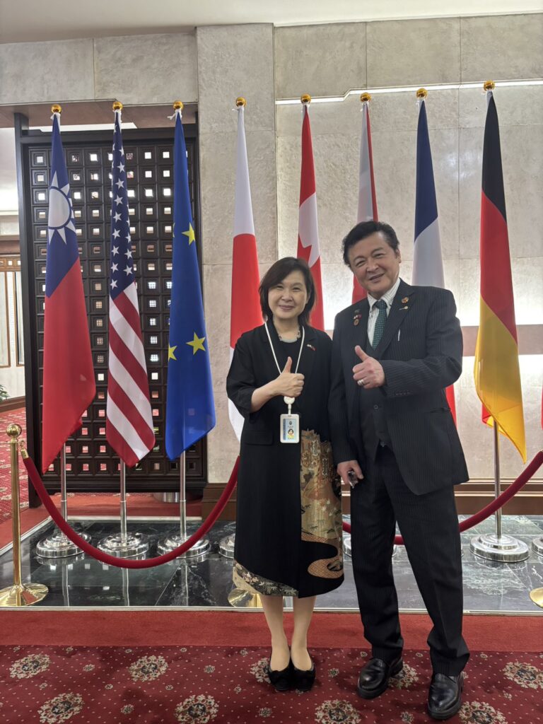 左：張淑玲総領事、右：松原勝久