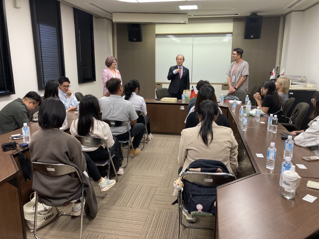 陳總領事與参訪團座談