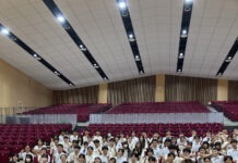 福岡高校師生與訪團合影