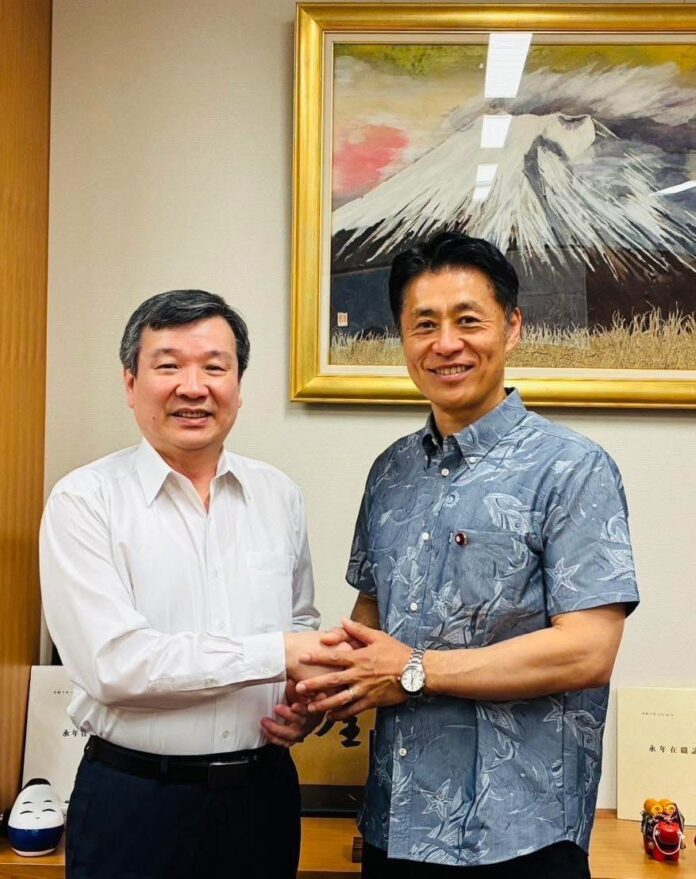 右：衆議院細野豪志