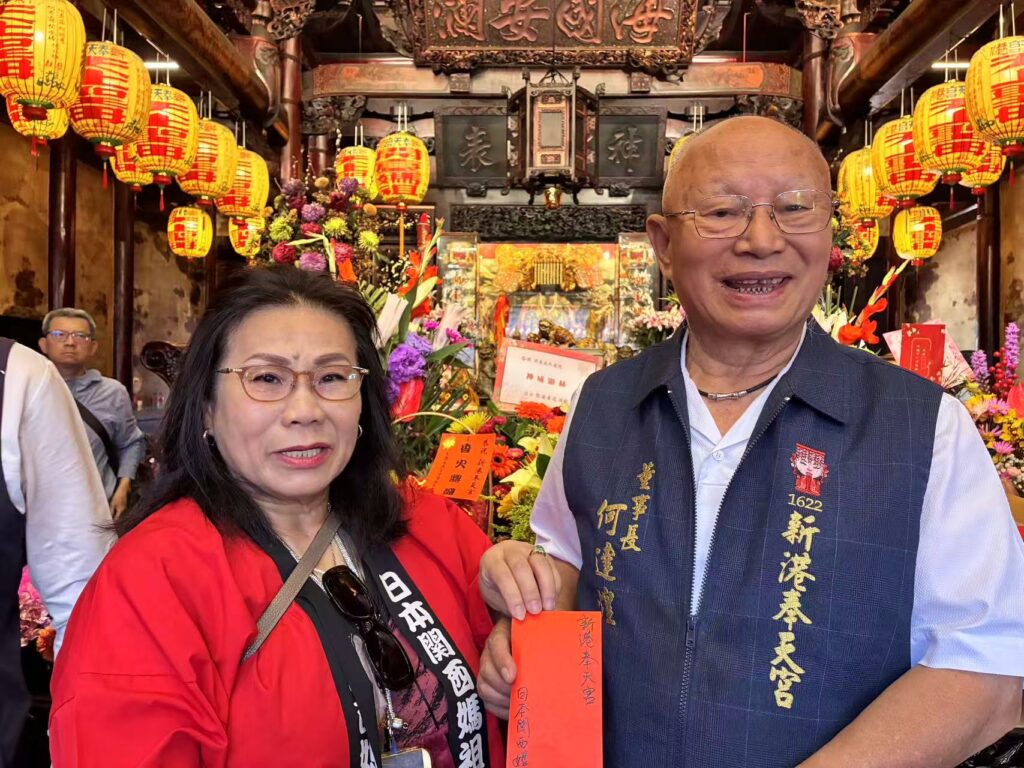 左：川野榮子會長:新港奉天宮何達煌董事長