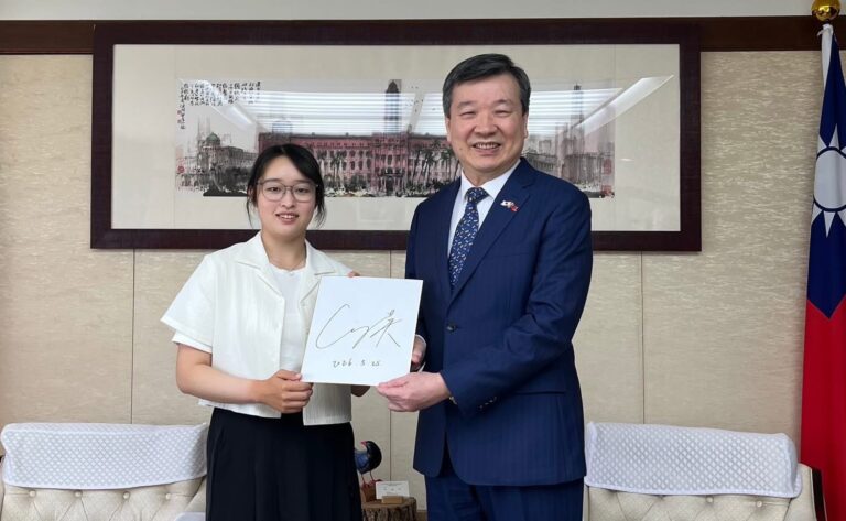 吳佳晏選手からサイン色紙プレゼント
