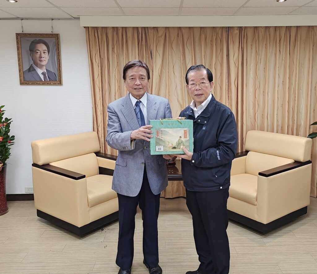 台北の「台湾日本関係協会」にて、謝長廷会長のご就任ならびに「旭日大綬章」受章をお祝い申し上げました。