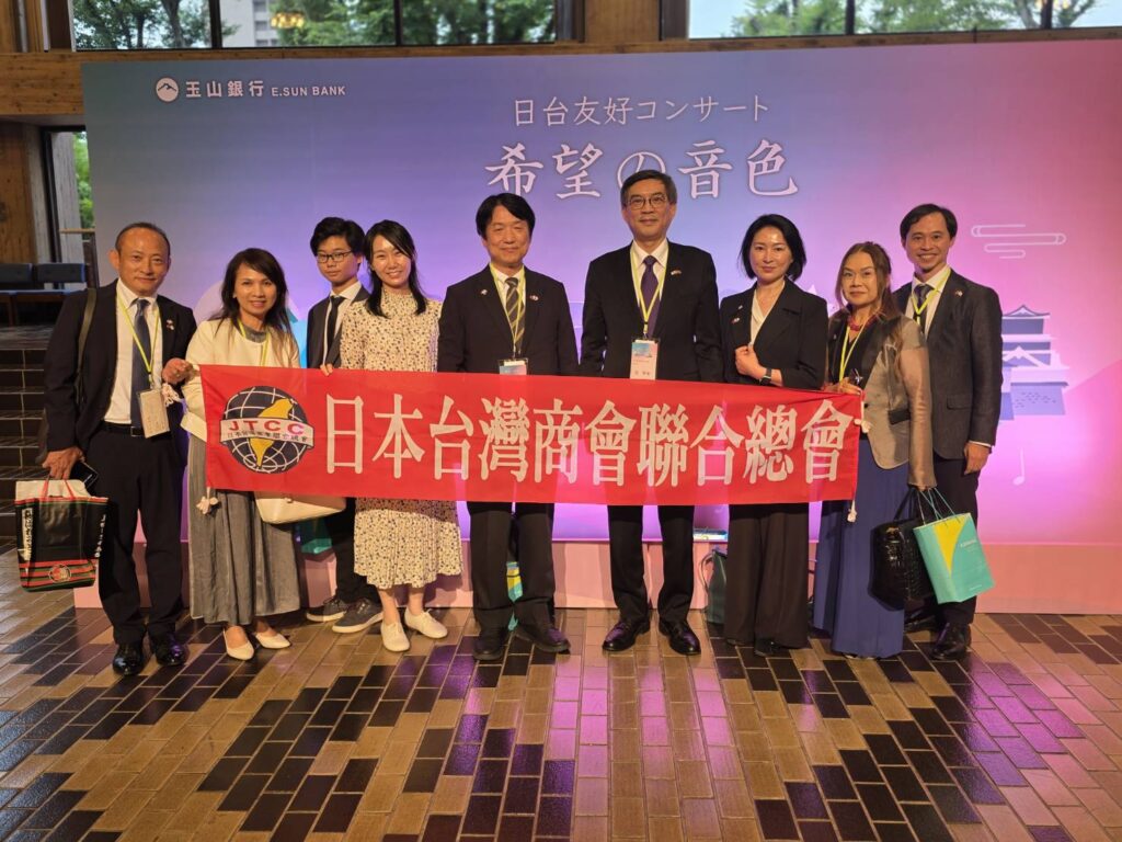周副代表與日本台灣商會聯合總會幹部合影