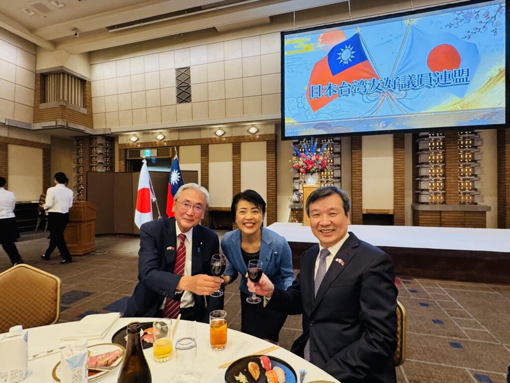 與古屋會長及自民黨總務會長有村治子(圖/駐日代表李逸洋FB)
