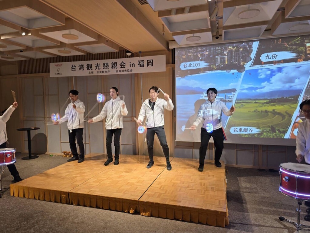 虎劇團與PaGo表演