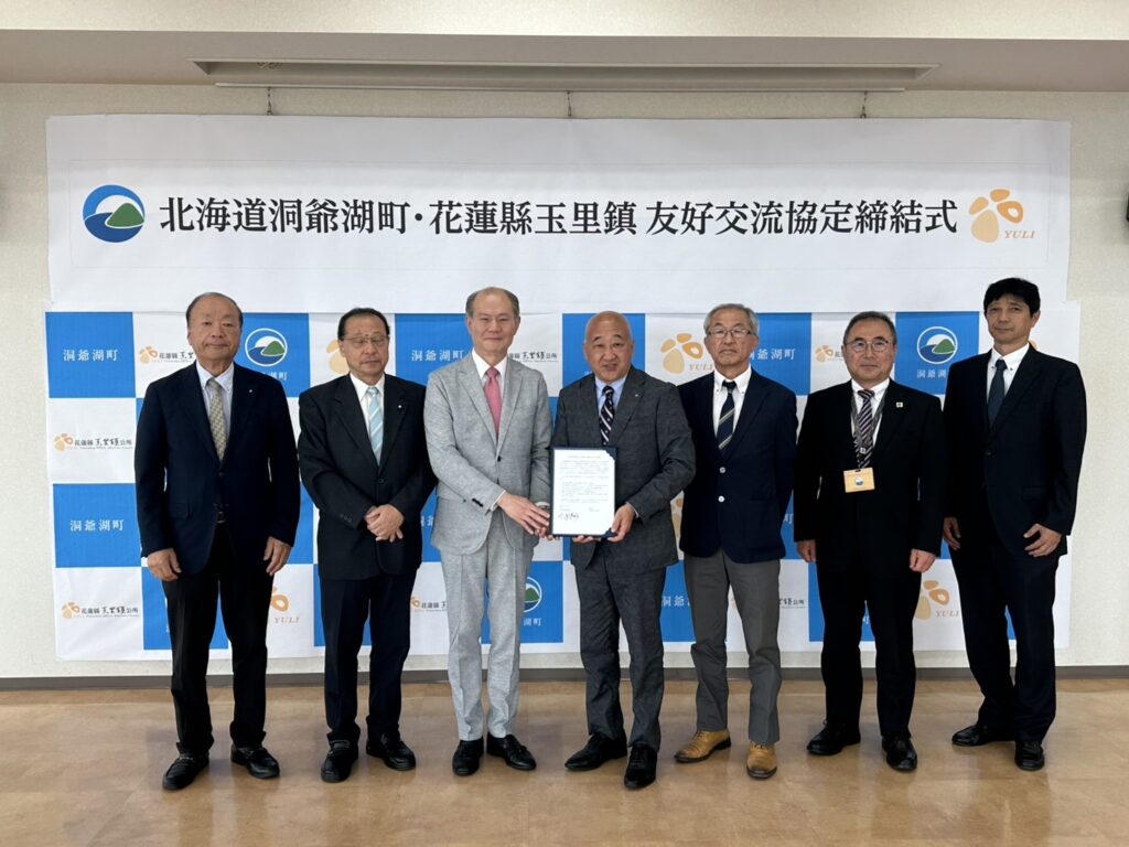粘處長和日方合影
