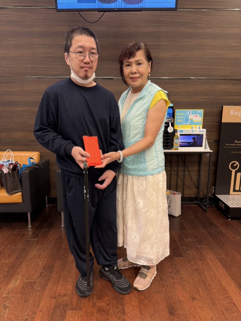 左：張盛元 先生、右：吳秀鸞會長