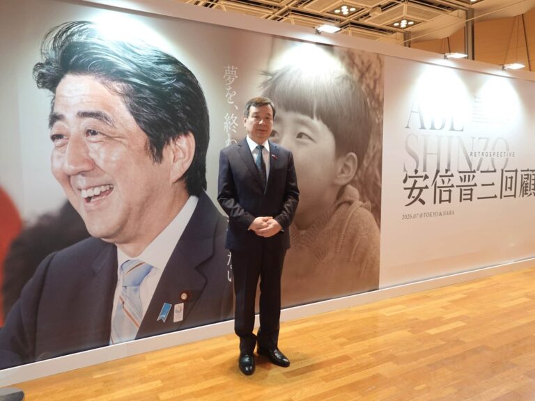 故安倍首相の回顧展が開催　李代表が「哀悼の意」表す