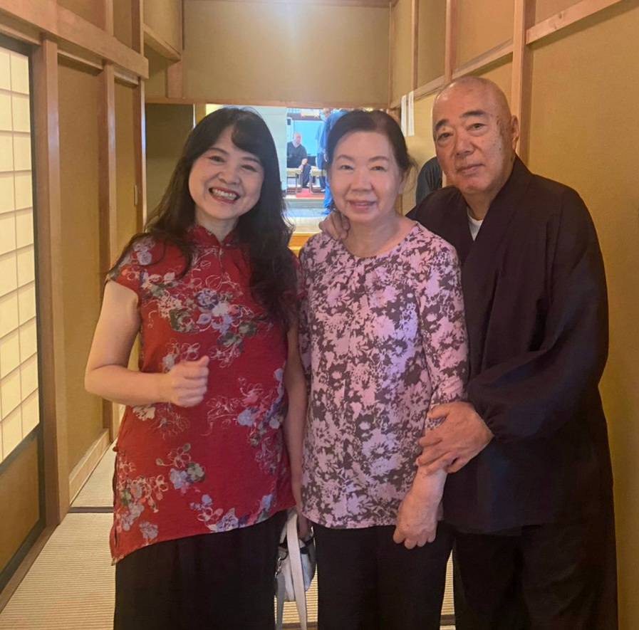 左起游美媛老師•鈴木きみ子住職夫人、鈴木常英住職