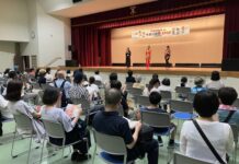 「アイハウス de 多文化体験2026」主舞臺活動現場，吸引眾多大阪市民參與，呈現多國文化交流的整體規模。