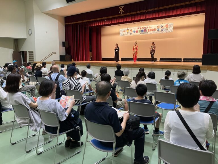 「アイハウス de 多文化体験2026」主舞臺活動現場，吸引眾多大阪市民參與，呈現多國文化交流的整體規模。