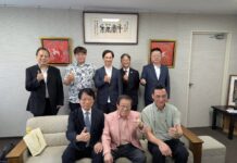 丸久本社訪問ピンクの服が田中会長、右端の上が長尾取締
