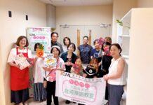 陳洳豔校長與課程學員合影，展現TCML大阪弁天町與日本社區單位合作推廣臺灣華語的成果。
