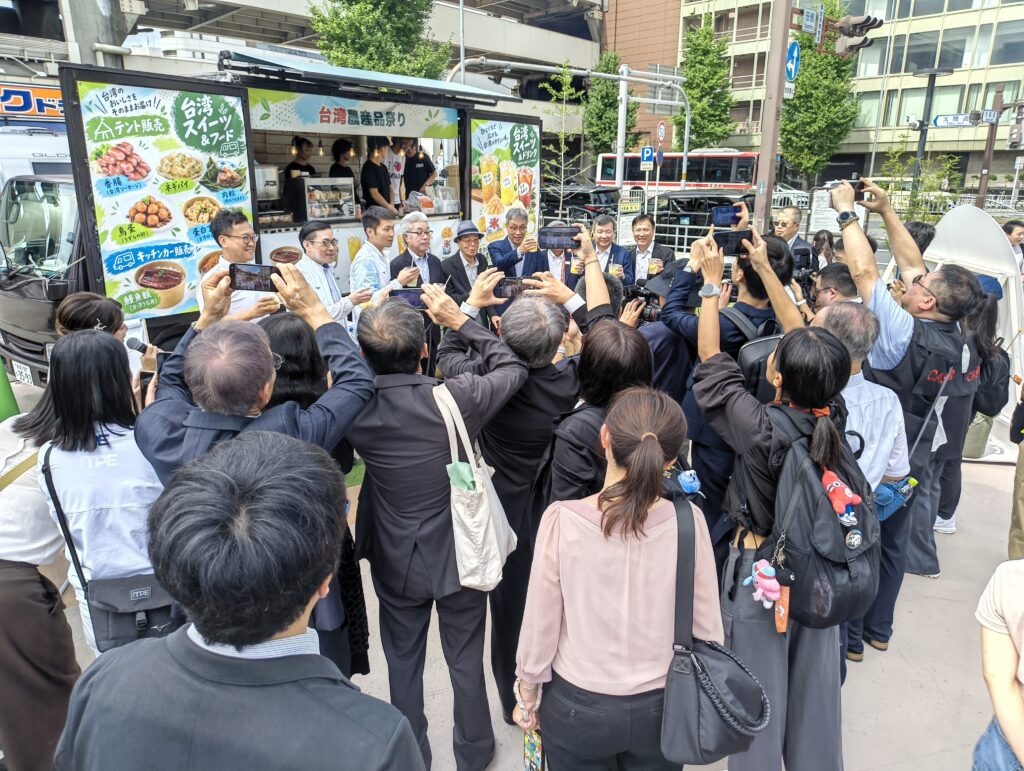会場では台湾グルメや農産物が紹介され、多くの来場者でにぎわった。