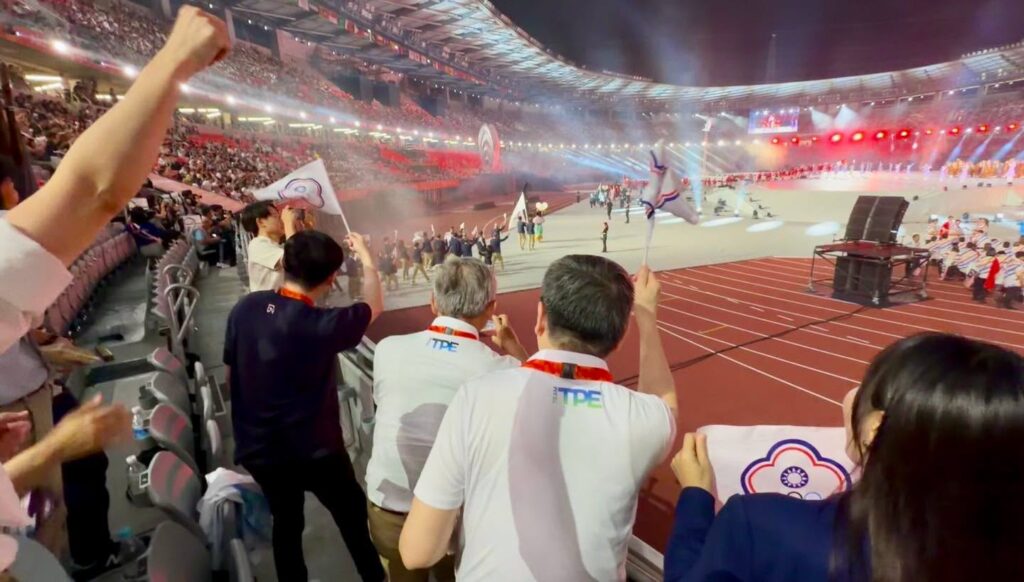 我國選手進場，我們大喊「台灣！加油！」