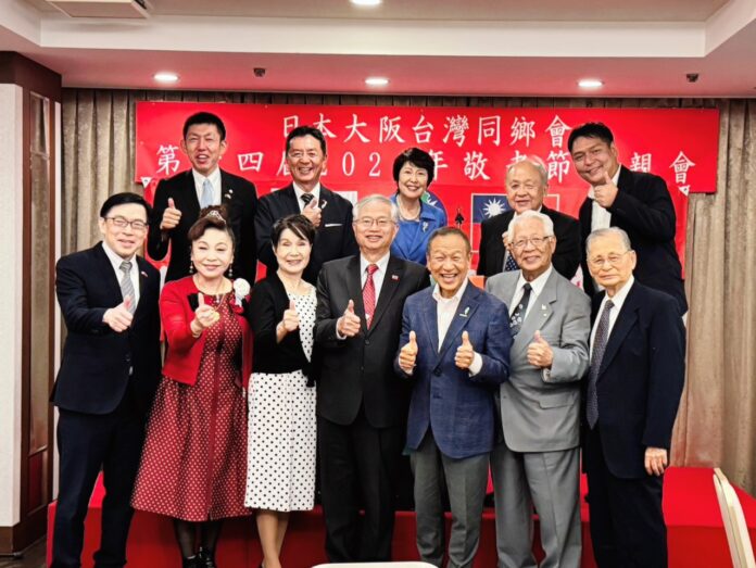 前排左起①范振國處長、②謝美香國策顧問、③林玲玉公使夫人、④蔡明耀公使、⑤和歌山白浜町大江康弘長、⑥永野孝男前議員、⑦李辛祥 前排左起①范振國處長、②謝美香國策顧問、③林玲玉公使夫人、④蔡明耀公使、⑤和歌山白浜町大江康弘長、⑥永野孝男前議員、⑦李辛祥