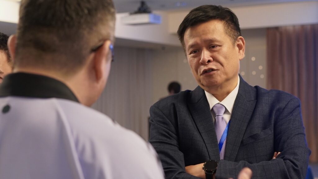 團隊與參與者進行一對一溝通，精準解答企業主赴日疑難雜症