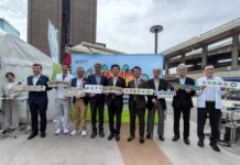 台湾農産物が名古屋「Meieki Parklet」でPR アジア大会を機に中部市場の開拓へ 台湾農産物の魅力をPRする「農力應援 臺灣農產品推廣園遊會」の参加者ら。